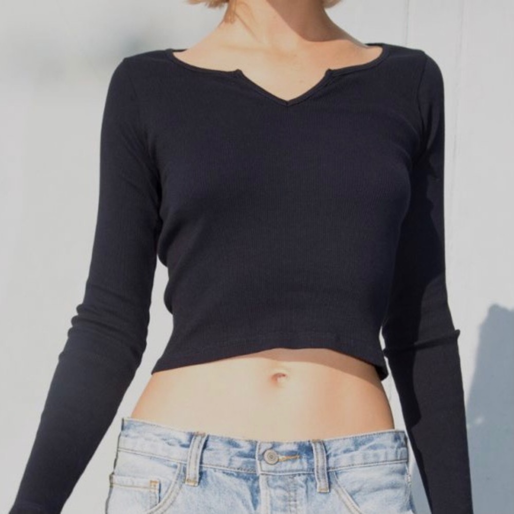 ITEM ON HOLD‼️ brandy melville navy richie top